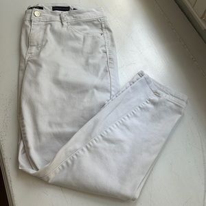 White jeans/jeggings